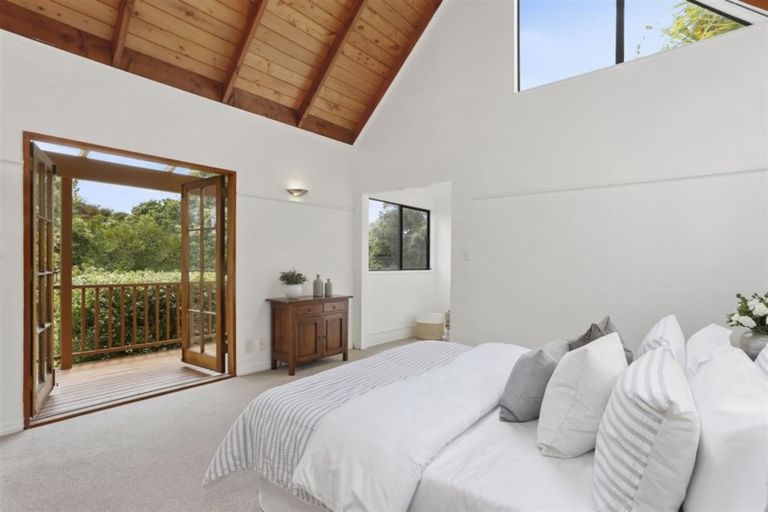 Photo of property in 411 Waitakere Road, Taupaki, Henderson, 0782