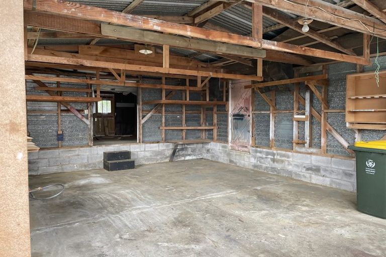 Photo of property in 111 Wallace Road, Mangere Bridge, Auckland, 2022