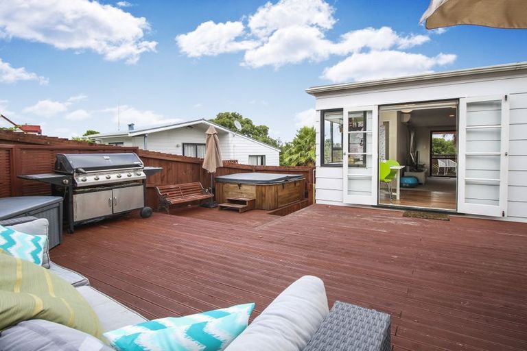 Photo of property in 24 Pahi Place, West Harbour, Auckland, 0618