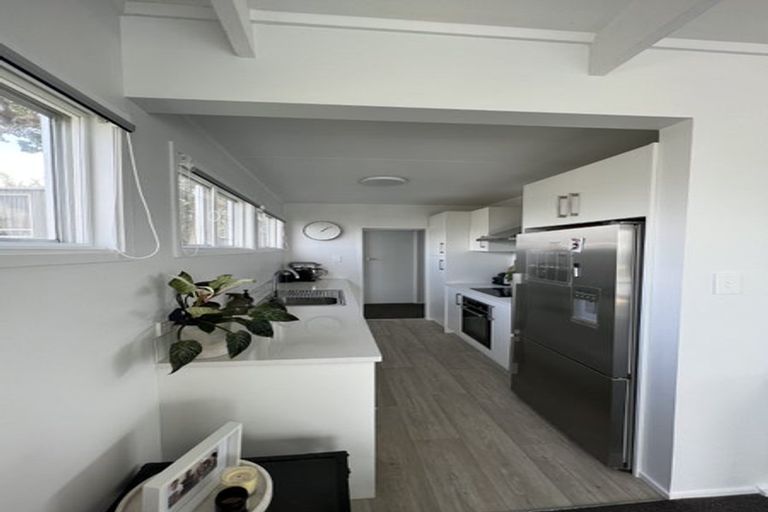 Photo of property in 2/8 Rewi Street, Torbay, Auckland, 0630