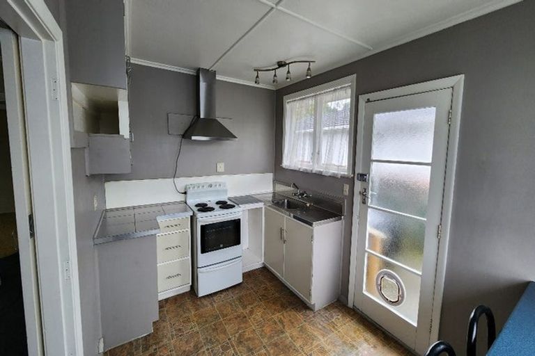 Photo of property in 2/6 Moeraki Road, Maoribank, Upper Hutt, 5018