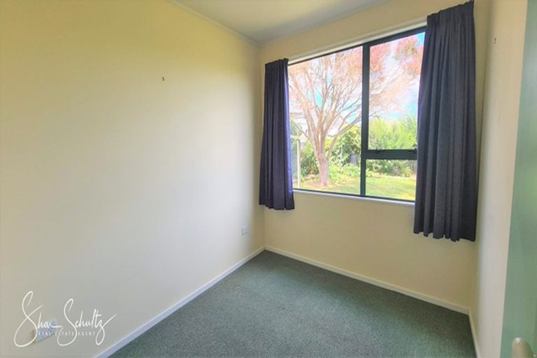 Photo of property in 6 Ash Grove, Maungaturoto, 0520