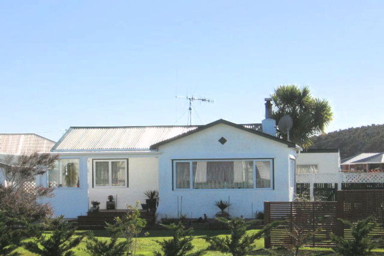 Photo of property in 89 Seabury Avenue, Foxton Beach, Foxton, 4815