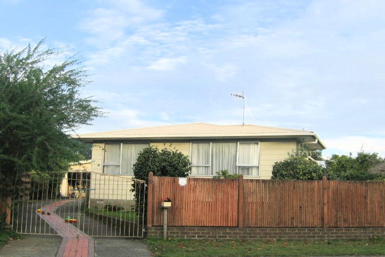 Photo of property in 32 Makarini Street, Paraparaumu, 5032