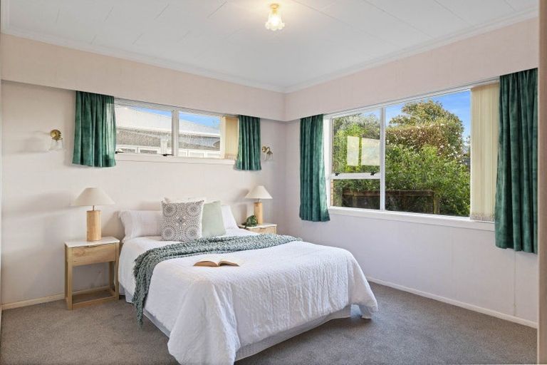 Photo of property in 6c Fairview Place, Westown, New Plymouth, 4310