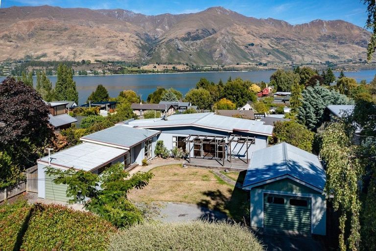 Photo of property in 50 Beacon Point Road, Wanaka, 9305