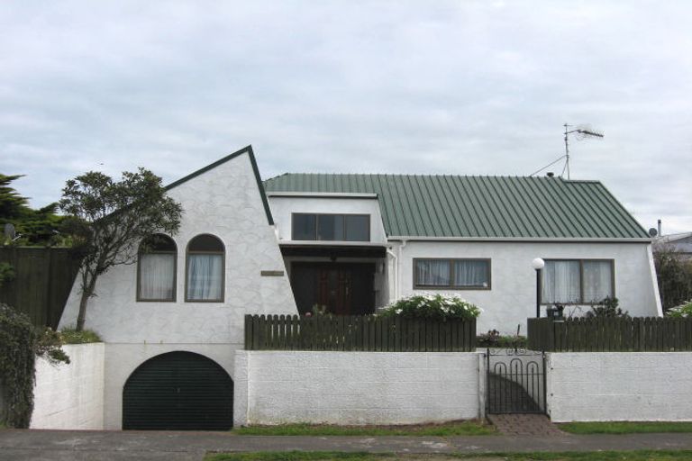 Photo of property in 30 Karyn Street, Castlecliff, Whanganui, 4501