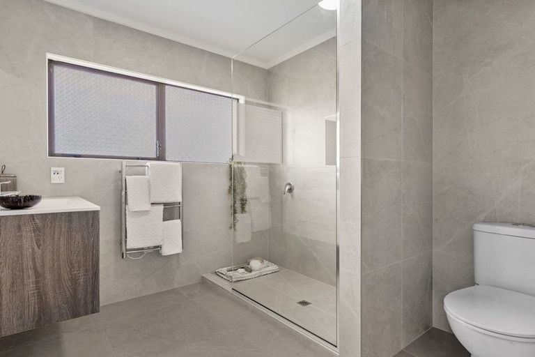 Photo of property in 1/42 Kiwi Esplanade, Mangere Bridge, Auckland, 2022