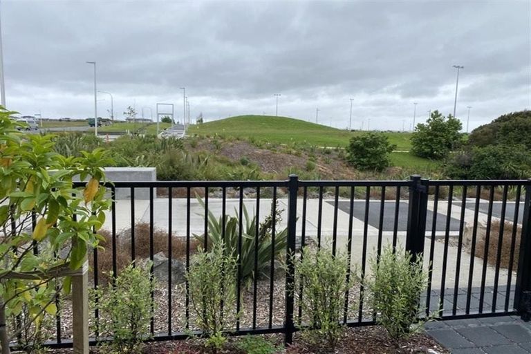 Photo of property in 4 Rorida Lane, Flat Bush, Auckland, 2019