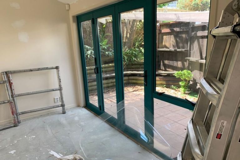 Photo of property in 2/23 Barker Rise, Northcross, Auckland, 0632