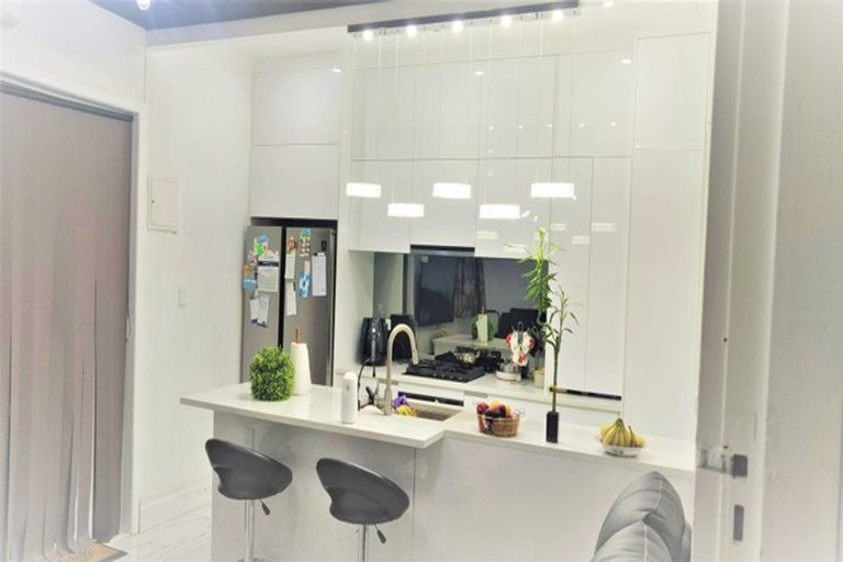 Photo of property in 118a Hutchinson Avenue, New Lynn, Auckland, 0600