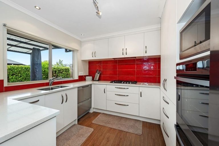 Photo of property in 6 Holly Place, Rototuna North, Hamilton, 3210