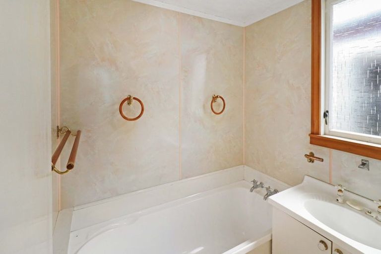 Photo of property in 28 Luxford Street, Berhampore, Wellington, 6023