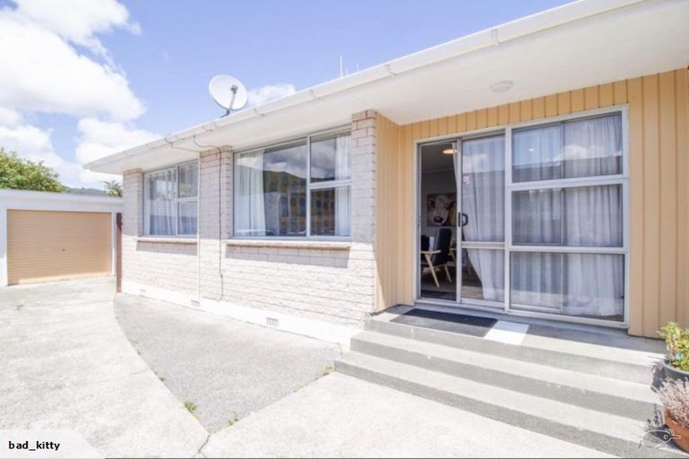 Photo of property in 270b Wellington Road, Wainuiomata, Lower Hutt, 5014