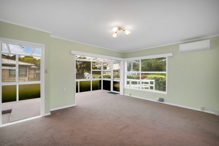Photo of property in 1/42 Chartwell Avenue, Glenfield, Auckland, 0629