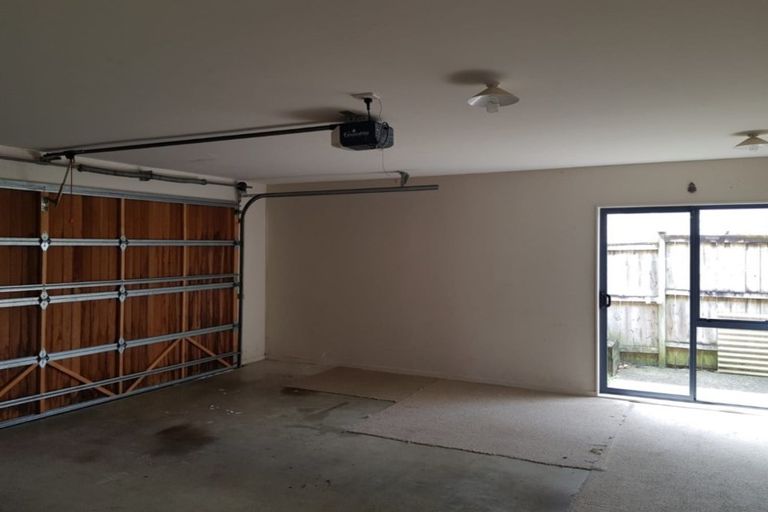 Photo of property in 11 Bridgefield Crescent, Flat Bush, Auckland, 2016