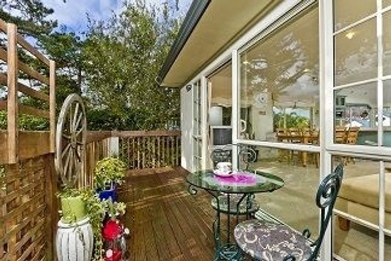Photo of property in 1/15 Seine Road, Forrest Hill, Auckland, 0620