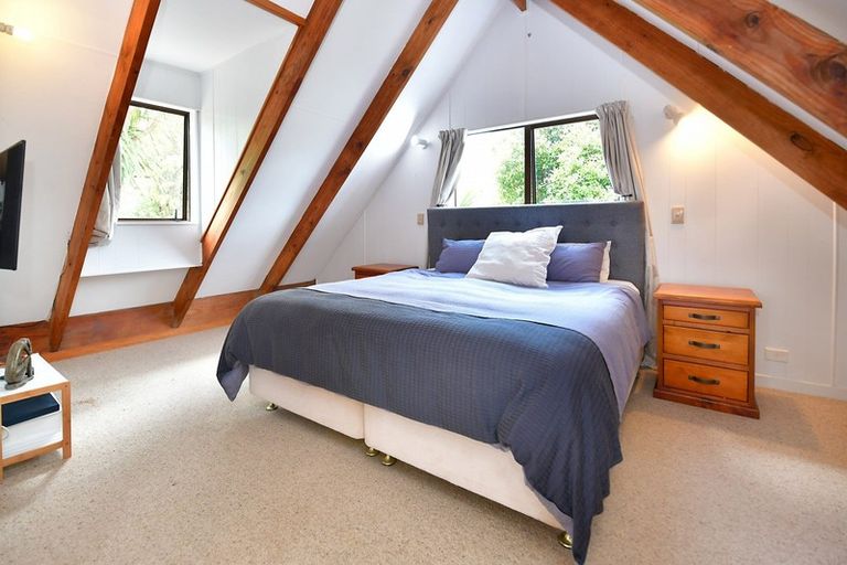 Photo of property in 26a Brian Crescent, Stanmore Bay, Whangaparaoa, 0932