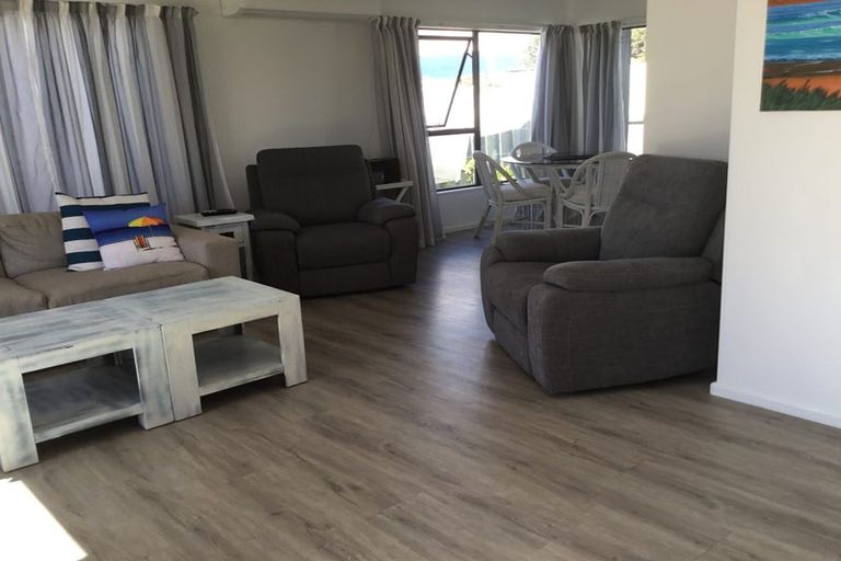 Photo of property in 5 Colenso Place, Otaki Beach, Otaki, 5512