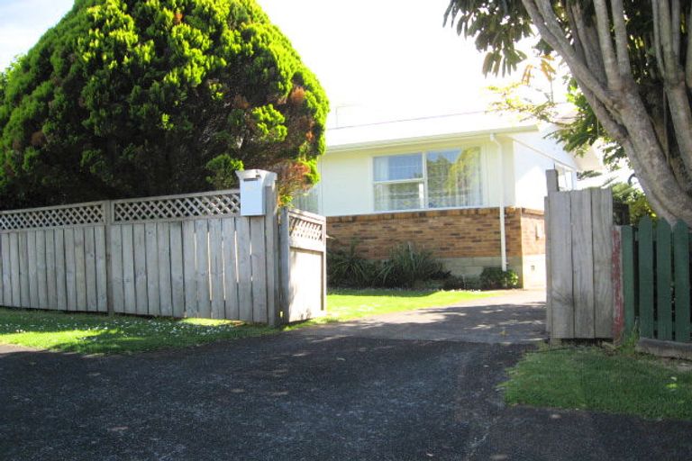 Photo of property in 80 Kiwi Esplanade, Mangere Bridge, Auckland, 2022
