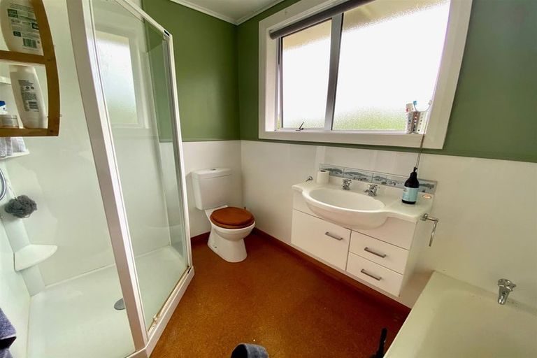 Photo of property in 9 Clifford Street, Clinton, 9534