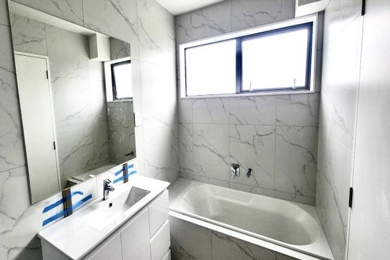 Photo of property in 39 Cascades Road, Pakuranga Heights, Auckland, 2010