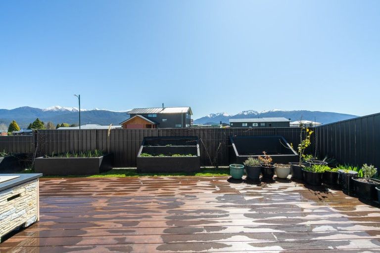 Photo of property in 28 Burnby Drive, Te Anau, 9679