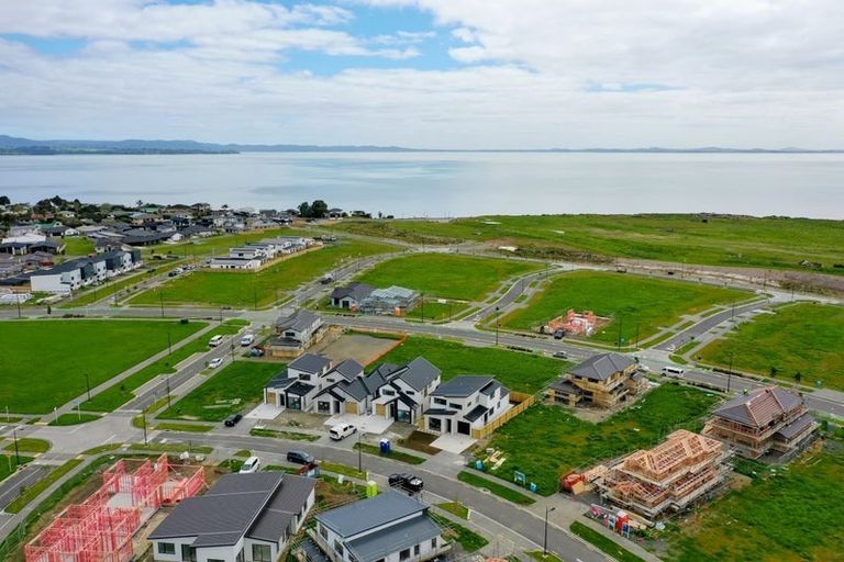 Photo of property in 12 Korowhiti Road, Clarks Beach, 2122