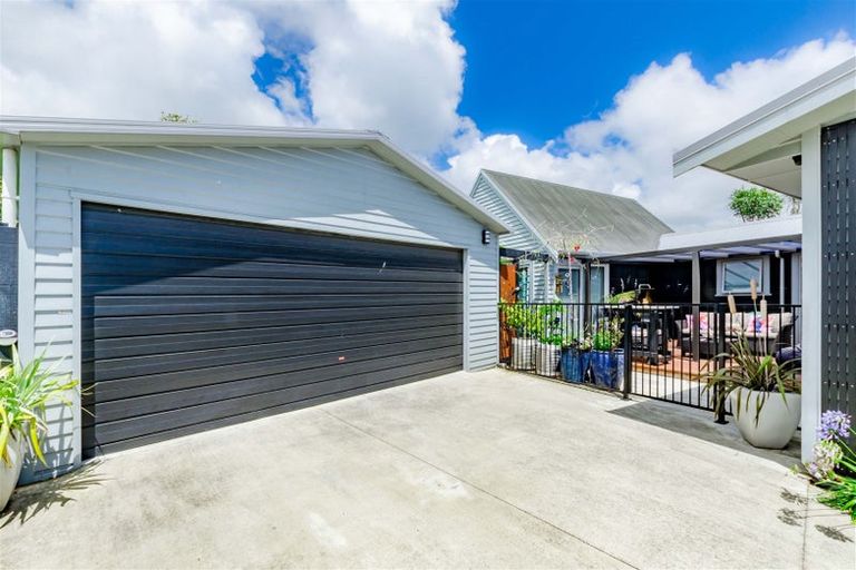 Photo of property in 11 Kotare Street, Waikanae, 5036