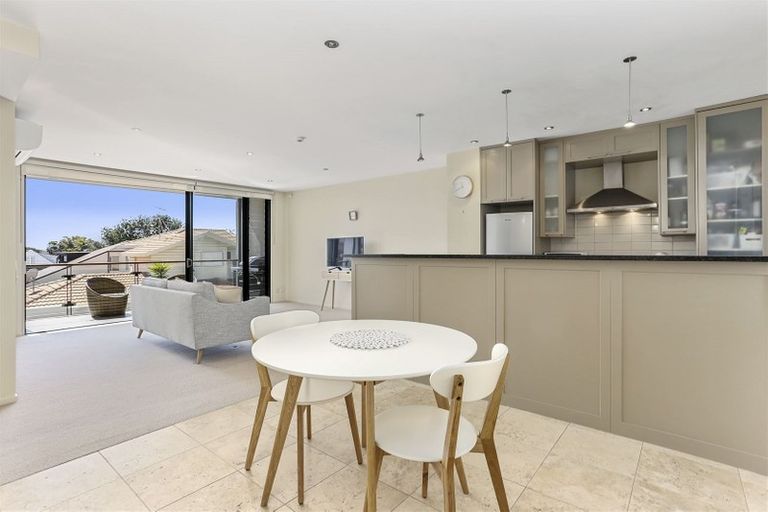 Photo of property in 7/2a Frieston Road, Milford, Auckland, 0620