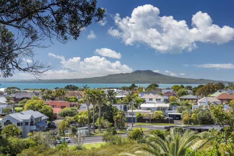 Photo of property in 2/13 Prospect Terrace, Milford, Auckland, 0620