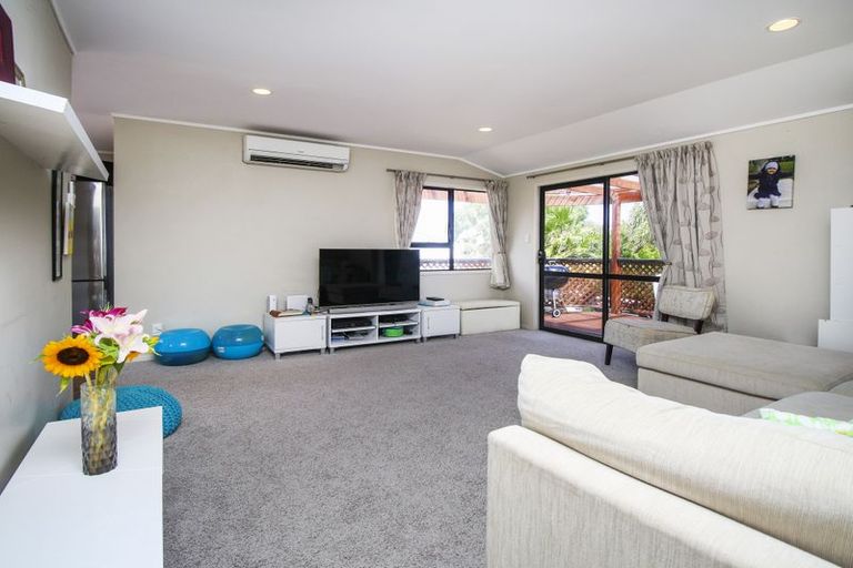 Photo of property in 24 Pahi Place, West Harbour, Auckland, 0618