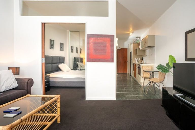 Photo of property in Atrium Towers, 5o/154 The Terrace, Wellington Central, Wellington, 6011