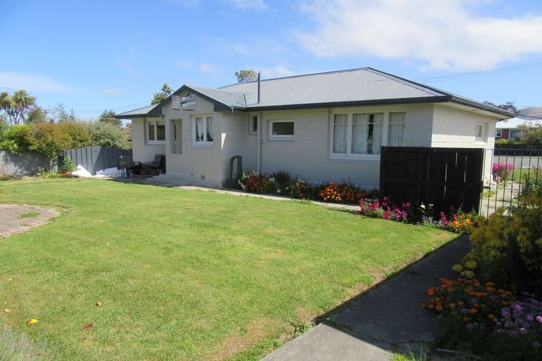 Photo of property in 14 Oxford Street, Waimate, 7924