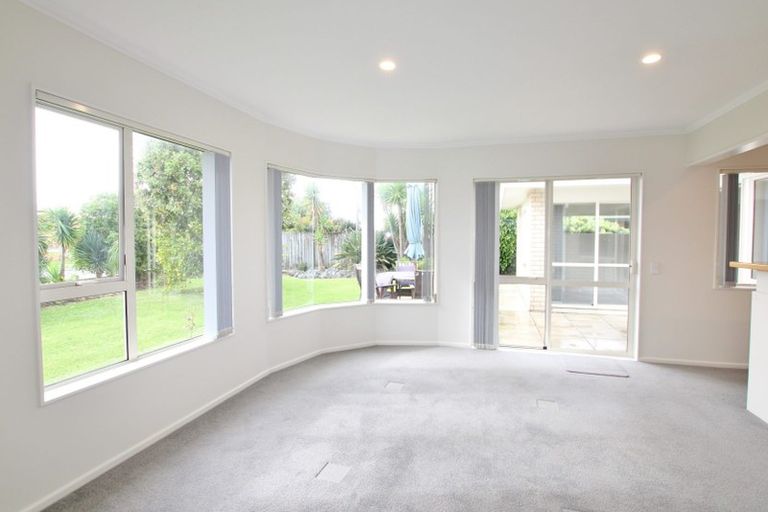 Photo of property in 9 Judd Place, Orewa, 0931