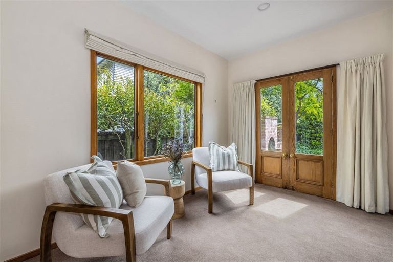 Photo of property in 31 Taupata Street, Redcliffs, Christchurch, 8081