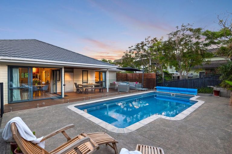 Photo of property in 83b William Bayes Place, Red Beach, 0932