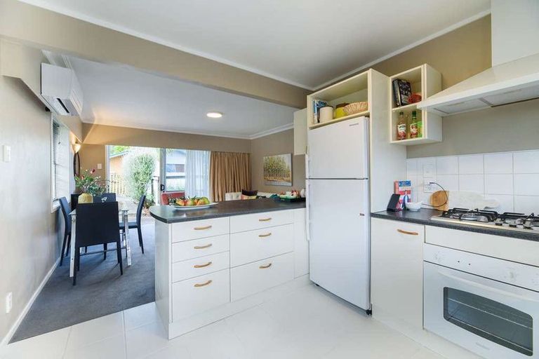 Photo of property in 2a/123 Hutchinsons Road, Bucklands Beach, Auckland, 2014
