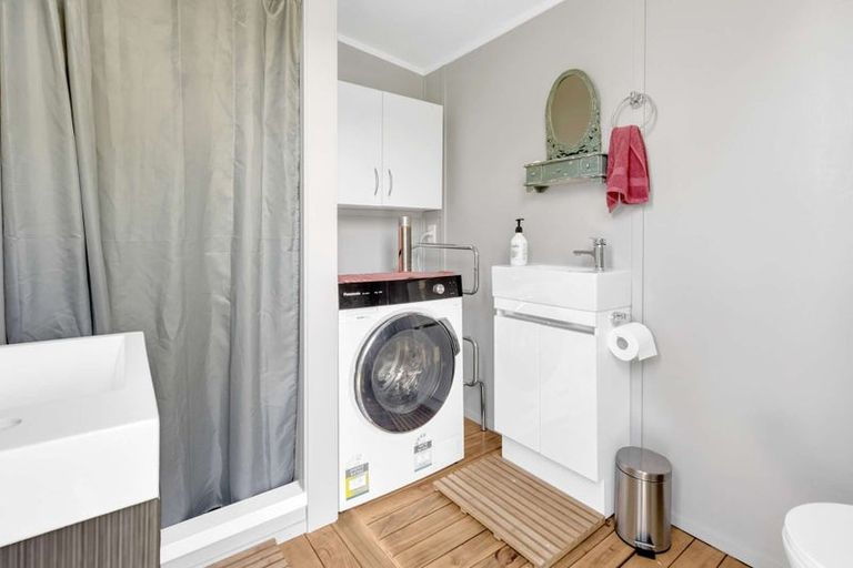 Photo of property in 9c Milne Street, Hunterville, 4730