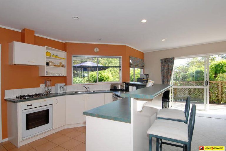 Photo of property in 15 Goldfinch Rise, Unsworth Heights, Auckland, 0632