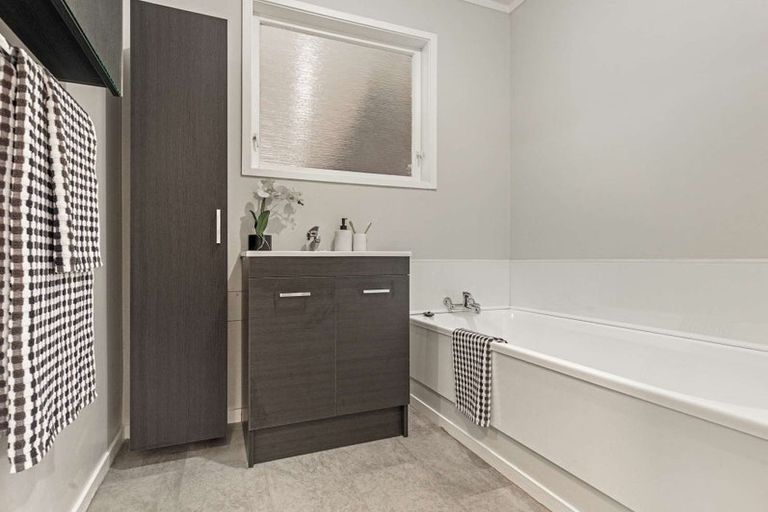 Photo of property in 104 Grand Vue Road, Kawaha Point, Rotorua, 3010