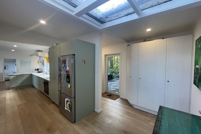 Photo of property in 60 Kauri Point Road, Laingholm, Auckland, 0604