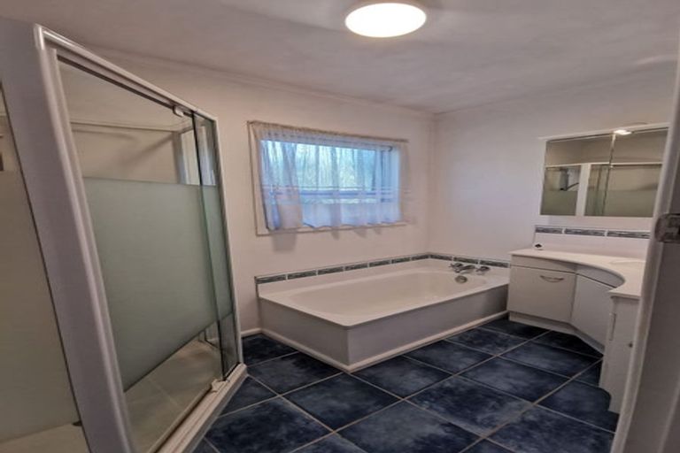 Photo of property in 2/11 Manor Place, Bryndwr, Christchurch, 8053