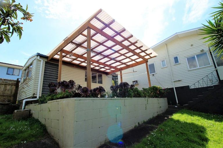 Photo of property in 16 Orton Street, Glenfield, Auckland, 0627