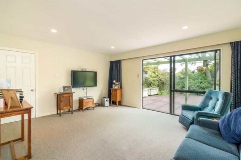 Photo of property in 2/9 Braemar Place, Avonside, Christchurch, 8061