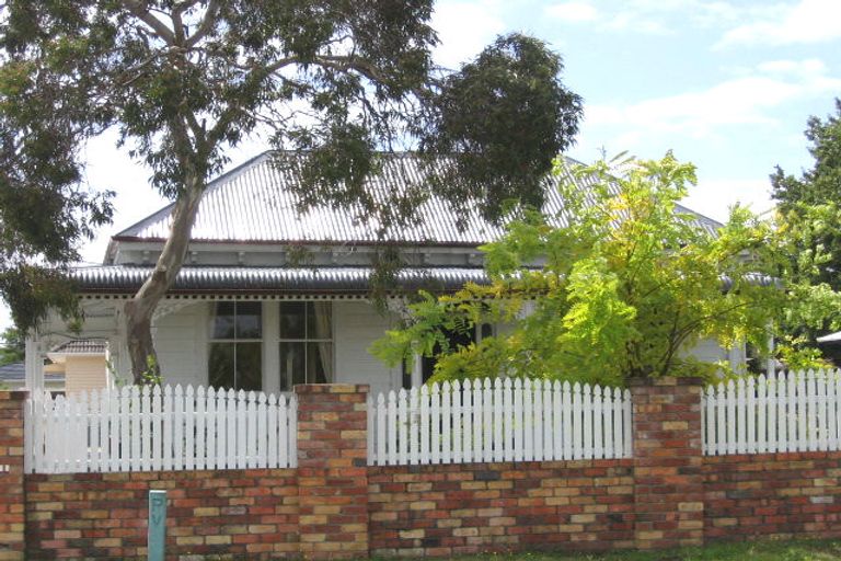 Photo of property in 1/83 Lancaster Road, Beach Haven, Auckland, 0626