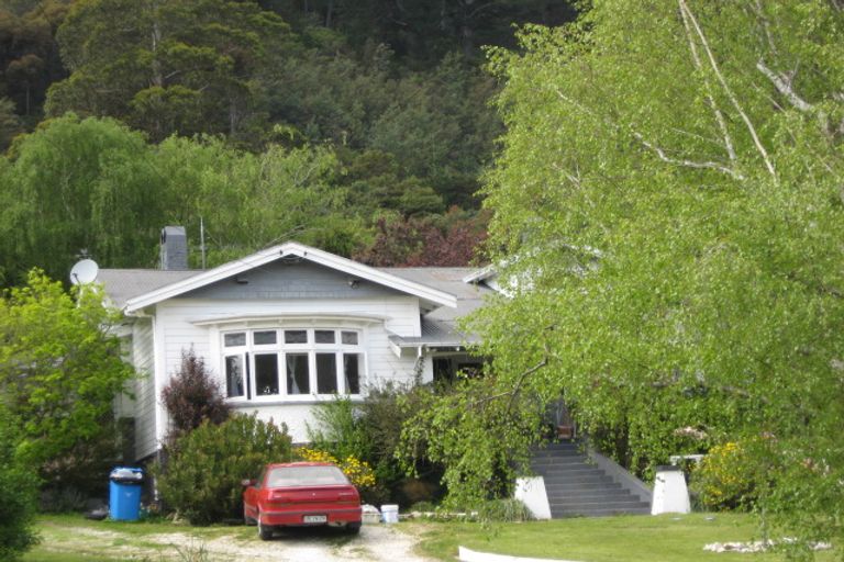 Photo of property in 86 Waikawa Road, Picton, 7220