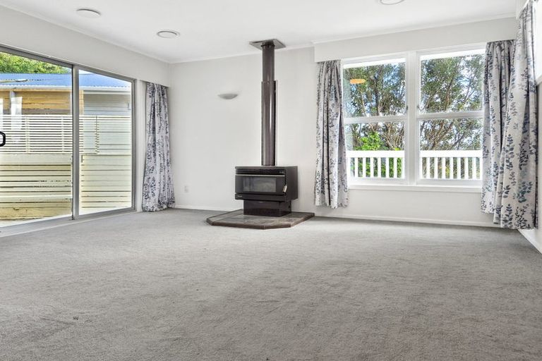 Photo of property in 10 Voltaire Street, Karori, Wellington, 6012
