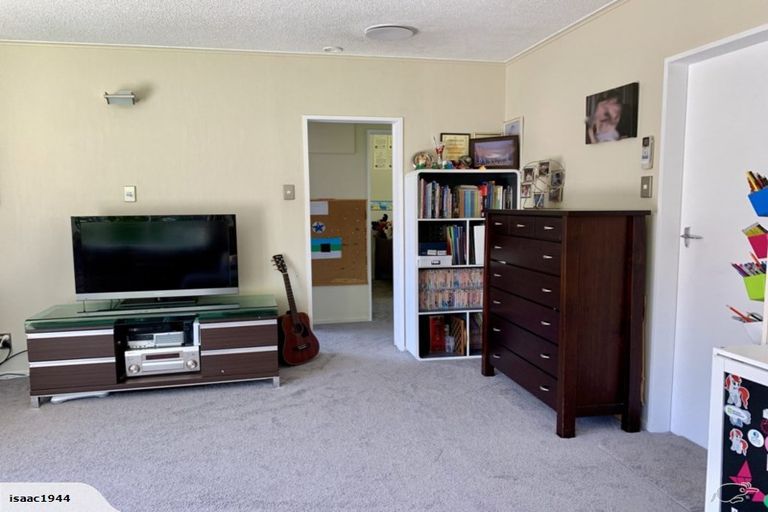 Photo of property in 2/13 Oswald Crescent, Paparangi, Wellington, 6037