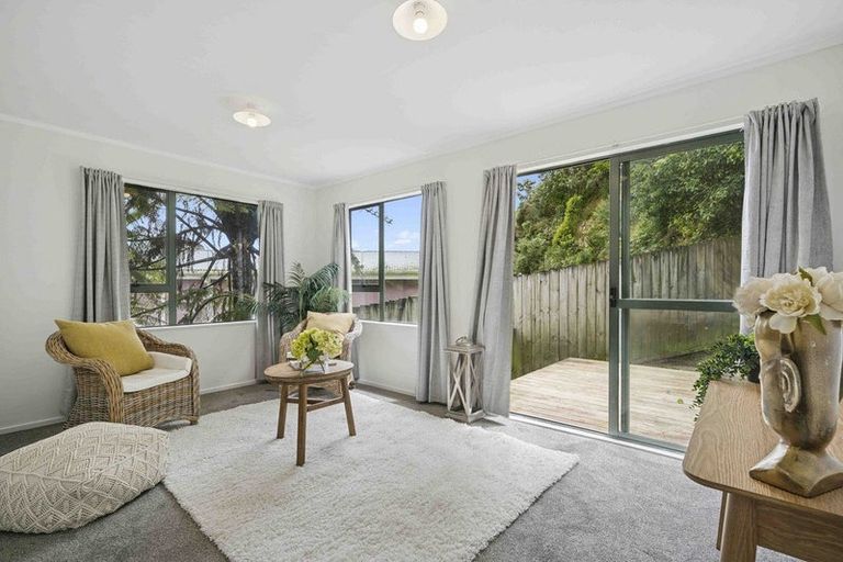 Photo of property in 50 Cardiff Crescent, Cannons Creek, Porirua, 5024